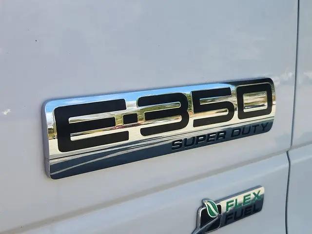 2015 Ford E-350 Cutaway E-350