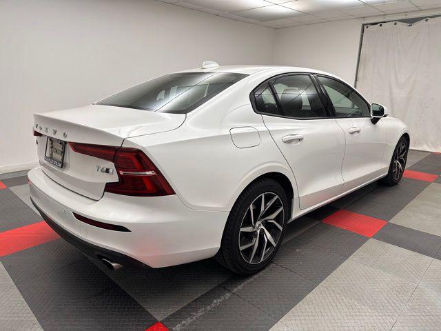 2020 Volvo S60 T6 Momentum