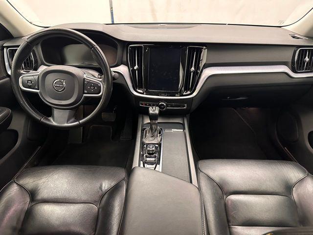 2020 Volvo S60 T6 Momentum