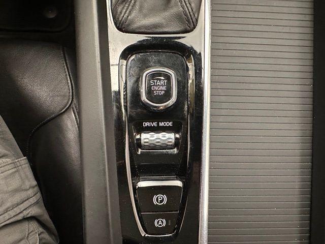 2020 Volvo S60 T6 Momentum