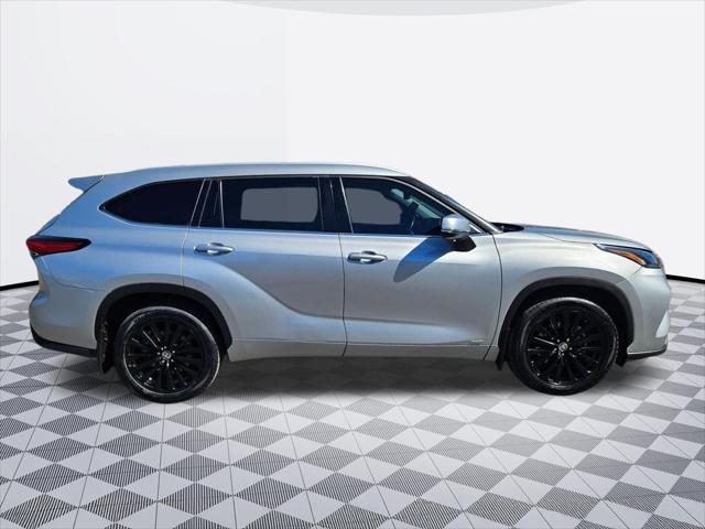 2022 Toyota Highlander Hybrid XLE