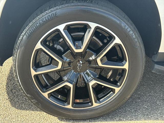2022 Chevrolet Suburban 4WD RST