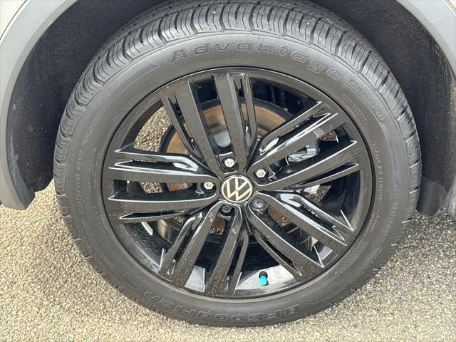 2022 Volkswagen Tiguan 2.0T SE R-Line Black