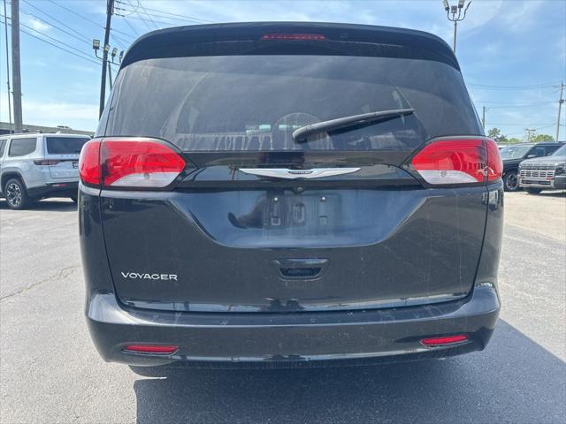 2022 Chrysler Voyager LX