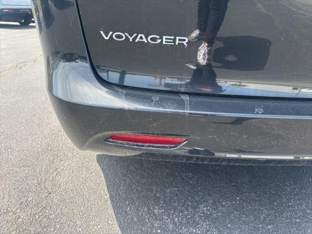 2022 Chrysler Voyager LX