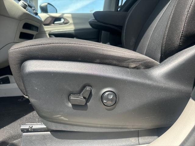 2022 Chrysler Voyager LX