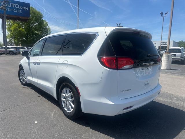 2022 Chrysler Voyager LX
