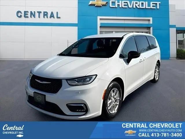 2025 Chrysler Pacifica Select for sale in West Springfield, MA