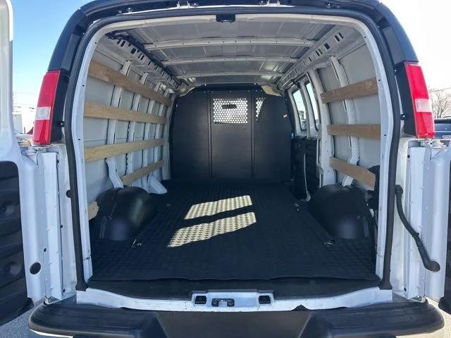2024 GMC Savana Cargo RWD 2500 Regular Wheelbase Work Van