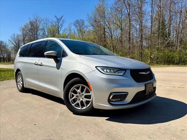 2023 Chrysler Pacifica Touring L for sale in Salem, IL