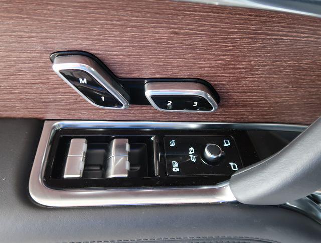 2025 Land Rover Range Rover P530 SE