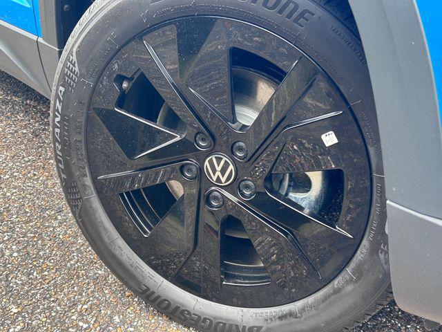 2026 Volkswagen Taos SE Black
