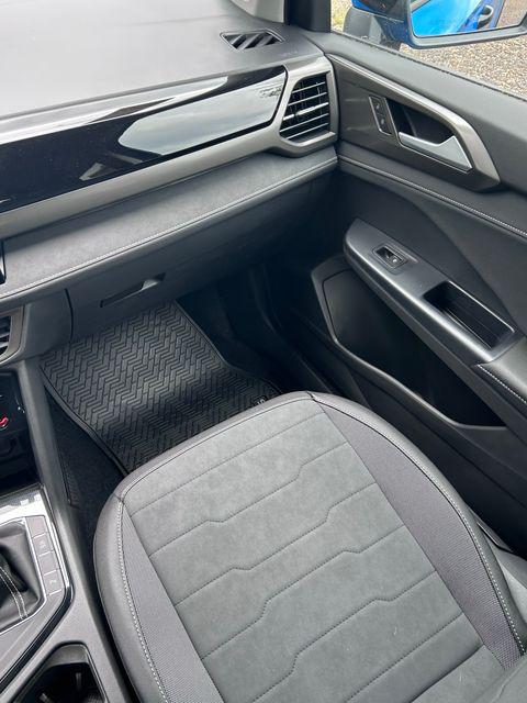 2026 Volkswagen Taos SE Black