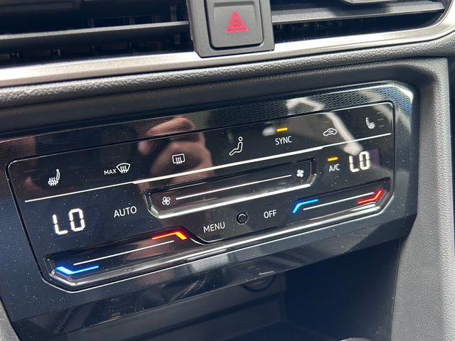 2026 Volkswagen Taos SE Black