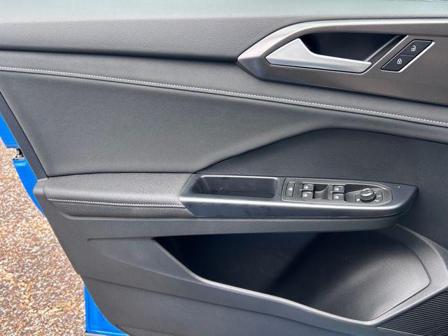 2026 Volkswagen Taos SE Black