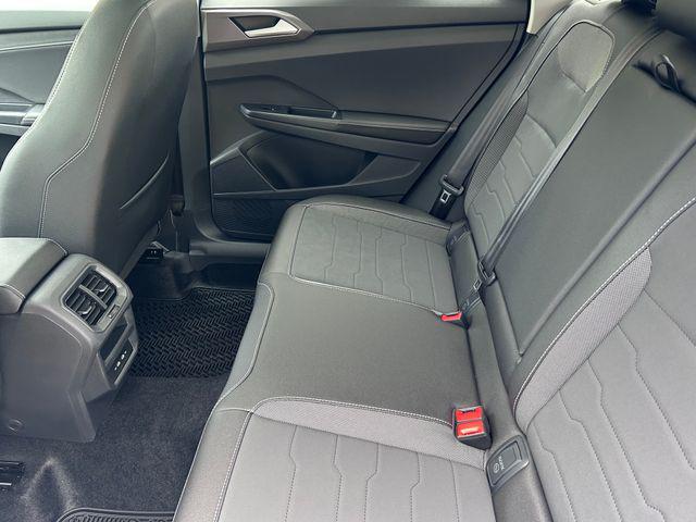 2026 Volkswagen Taos SE Black