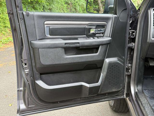 2024 Ram 1500 Classic Warlock Crew Cab 4x4 5'7" Box