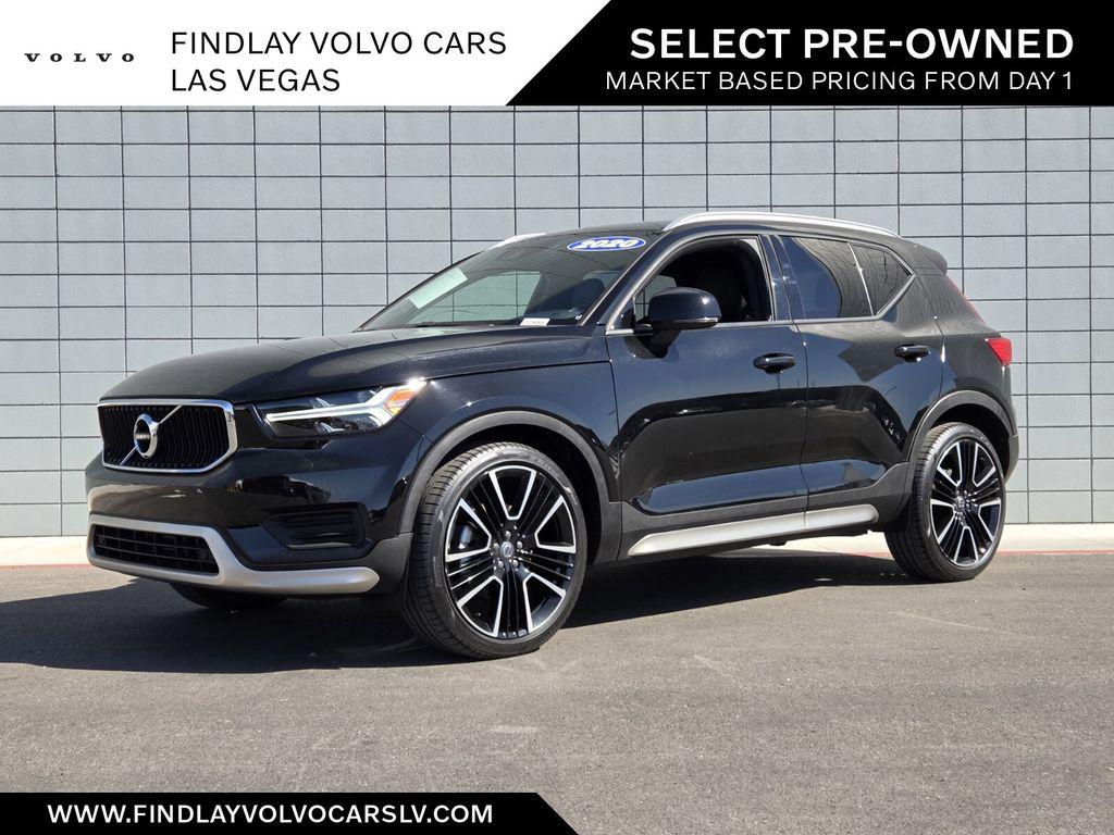2020 Volvo XC40 T4 Momentum's photo