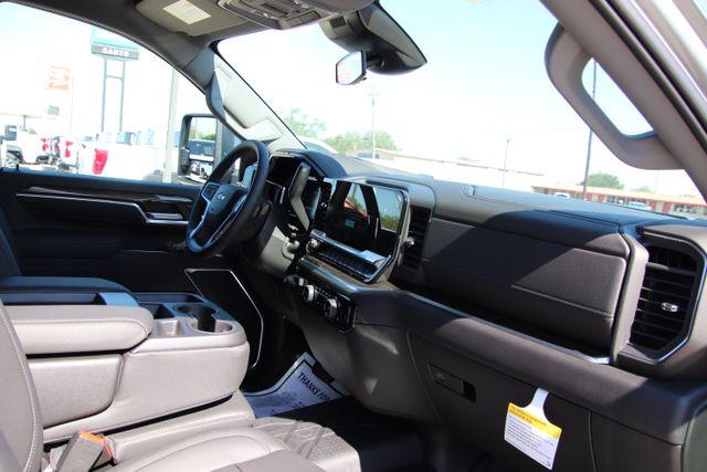 2026 Chevrolet Silverado 3500HD Crew Cab, Long Bed, LT Dual Rear Wheel, RWD