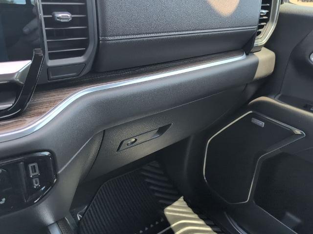 2022 Chevrolet Silverado 1500 4WD Crew Cab Short Bed RST