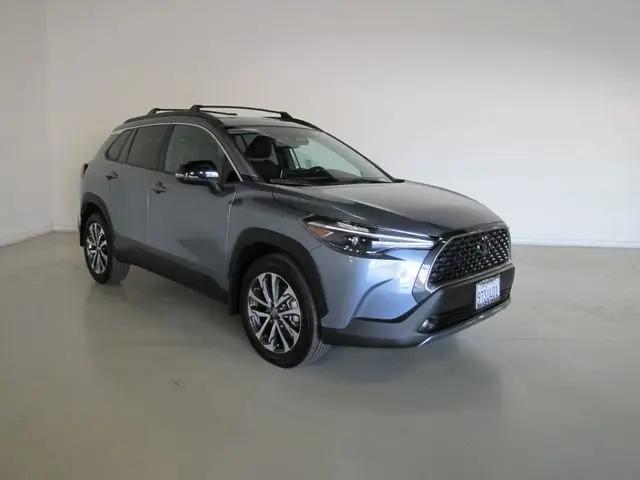 2025 Toyota Corolla Cross XLE