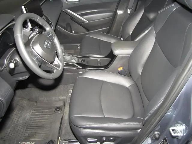 2025 Toyota Corolla Cross XLE