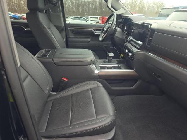 2023 GMC Sierra 1500 4WD Crew Cab Short Box SLT