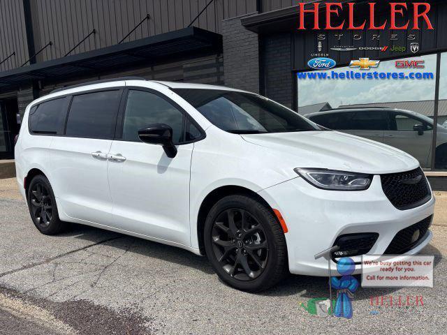 2025 Chrysler Pacifica Limited for sale in Pontiac, IL