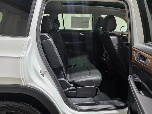 2026 Volkswagen Atlas SE with Technology
