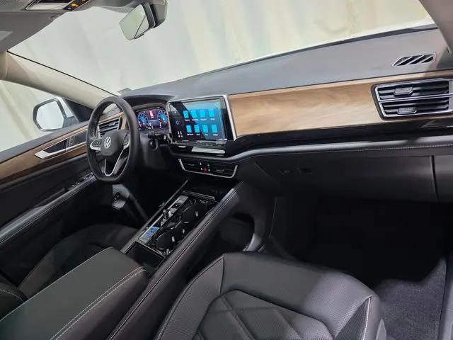 2026 Volkswagen Atlas SE with Technology