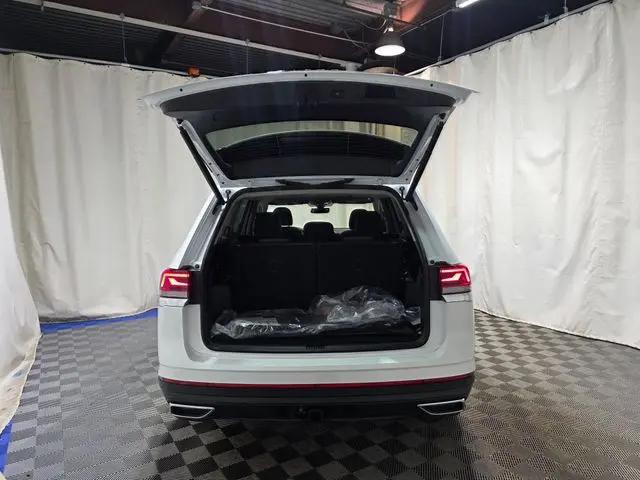 2026 Volkswagen Atlas SE with Technology