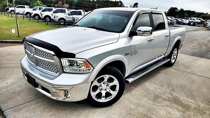 2017 Ram 1500 Laramie Crew Cab 4x4 5'7" Box