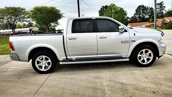 2017 Ram 1500 Laramie Crew Cab 4x4 5'7" Box