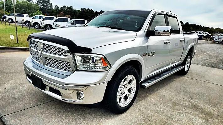 2017 Ram 1500 Laramie Crew Cab 4x4 5'7" Box