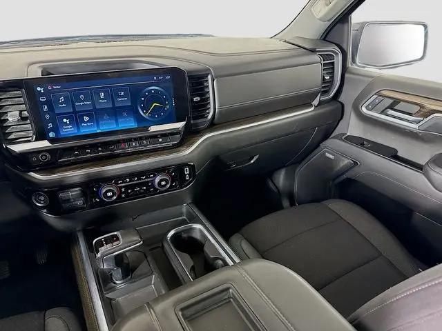 2022 Chevrolet Silverado 1500 4WD Crew Cab Short Bed RST