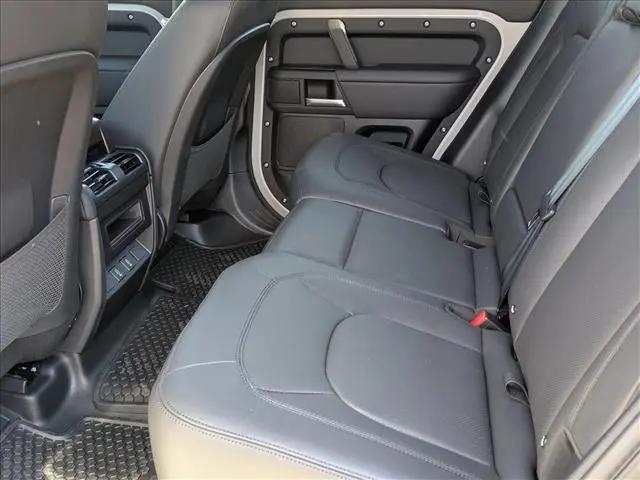 2026 Land Rover Defender P500 X-Dynamic SE
