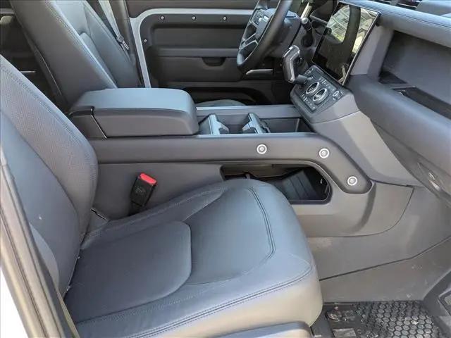 2026 Land Rover Defender P500 X-Dynamic SE