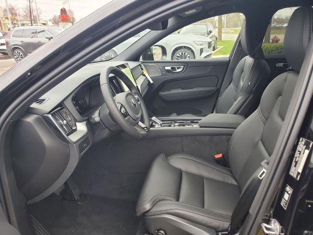 2026 Volvo XC60 B5 Ultra Black Edition