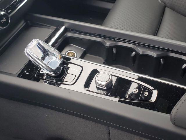 2026 Volvo XC60 B5 Ultra Black Edition