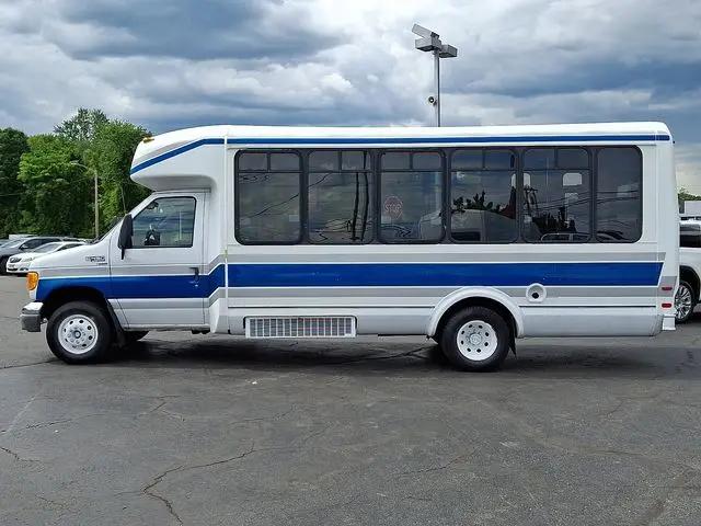 2005 Ford E-450 Cutaway E-450