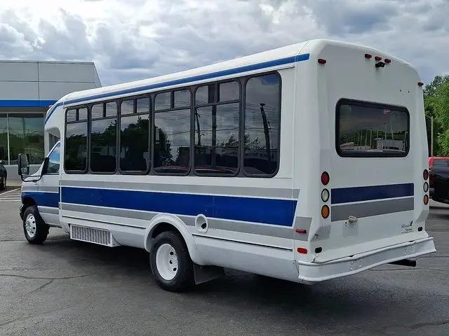 2005 Ford E-450 Cutaway E-450