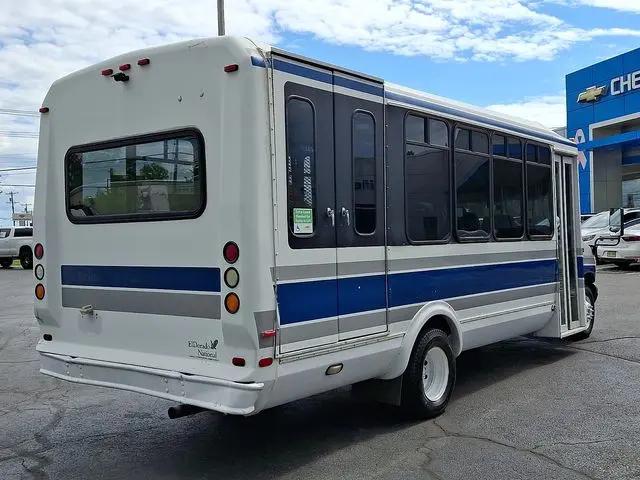 2005 Ford E-450 Cutaway E-450