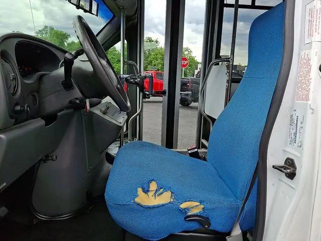 2005 Ford E-450 Cutaway E-450