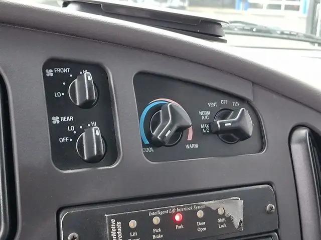 2005 Ford E-450 Cutaway E-450