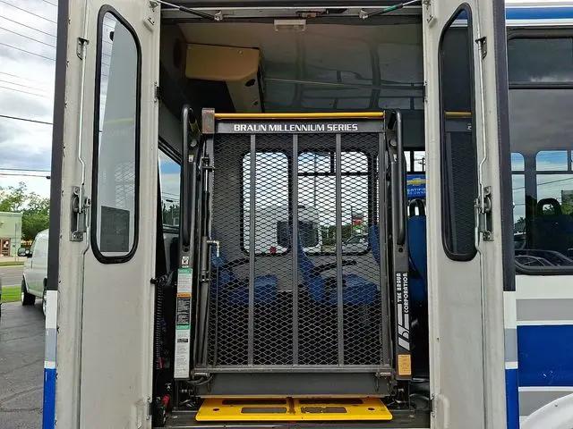 2005 Ford E-450 Cutaway E-450