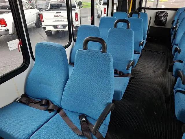 2005 Ford E-450 Cutaway E-450