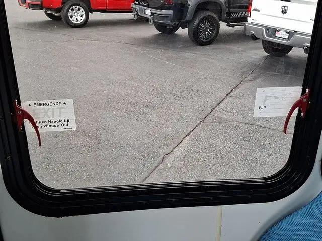 2005 Ford E-450 Cutaway E-450