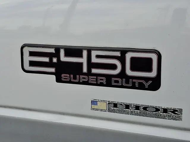 2005 Ford E-450 Cutaway E-450