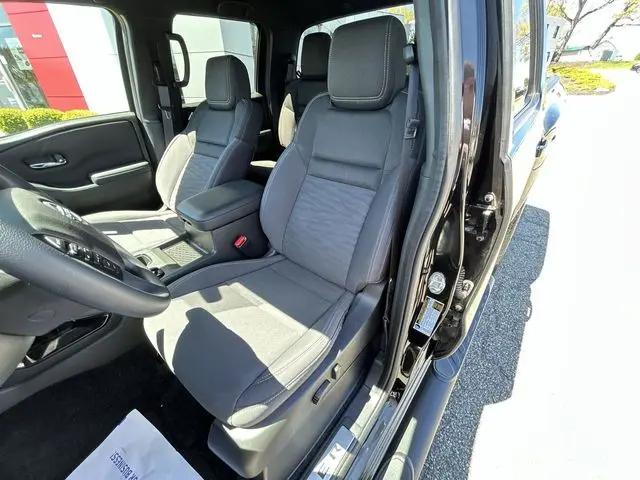 2023 Nissan Frontier Crew Cab SV 4x4
