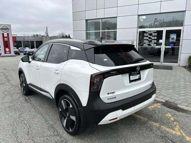 2025 Nissan Kicks SR FWD
